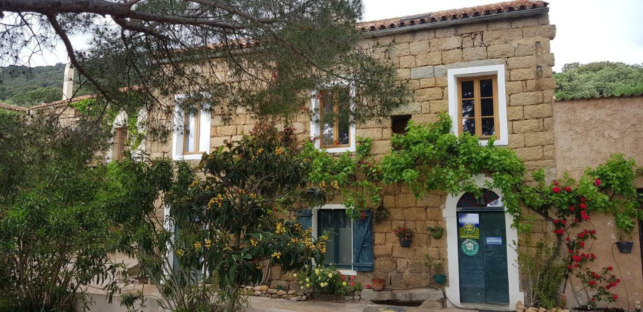 L'Orca Di San Gavinu Hotel Figari  Luaran gambar
